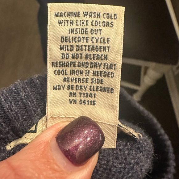 L.L. Bean Men's Lambswool Sweater - Picture 5 of 6